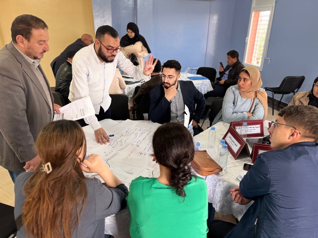 Participatory workshop — participants around climate diagnostic maps and documents